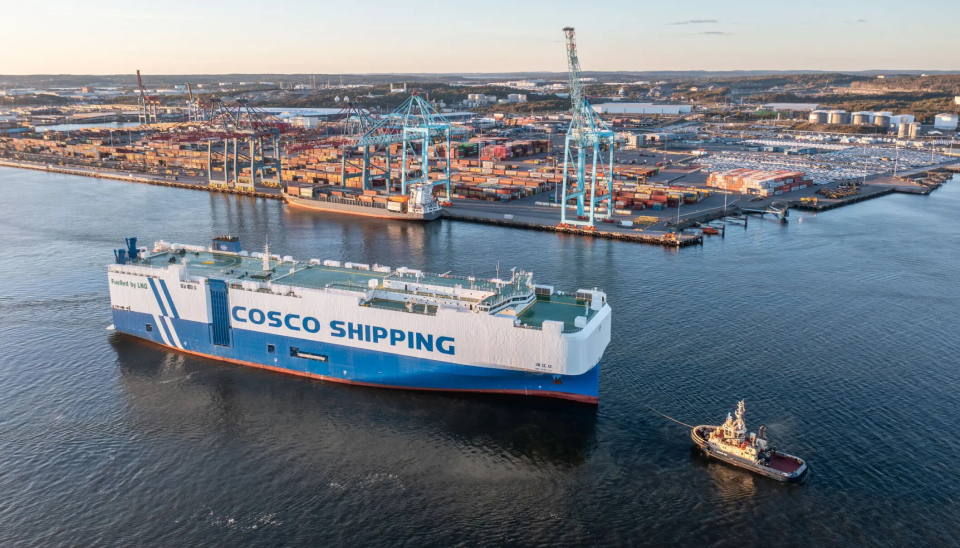 Cosco Shipping er et av verdens største shippingselskaper og verdens fjerde største containerrederi. Her ved RoRo-skipet Min Jiang Kou på seilas inn til Gøteborgs havn høsten 2024.