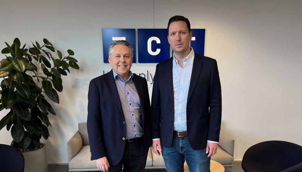 Fra venstre, Niklas Olsson, konsernsjef i Hecksher, og Mathias Kardos, administrerende direktør i TCT AB.