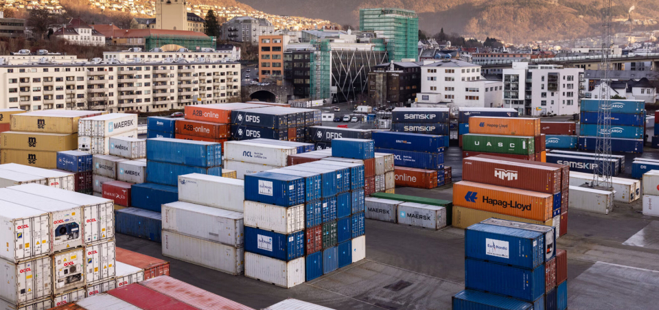 Dokken og Jekteviken i Bergen sentrum er kun en midlertidig lokasjon for containergodset i Bergen. Nå pågår heftige diskusjoner for hvor sjøgodset skal håndteres for Bergen-regionen.