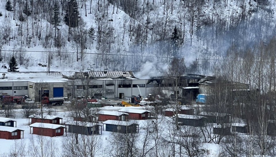 Mistenker at brannen på Otta startet i en traktor