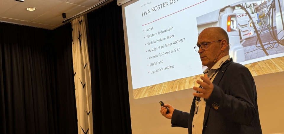 John Lauvstad, kommunikasjonsdirektør og leder for bærekraft i Norsk Scania, var invitert av Norges Lastebileier-Forbund til fagdagen under landsmøtet for å holde innlegget 'Drivstofftyper, TCO – risiko og muligheter'.