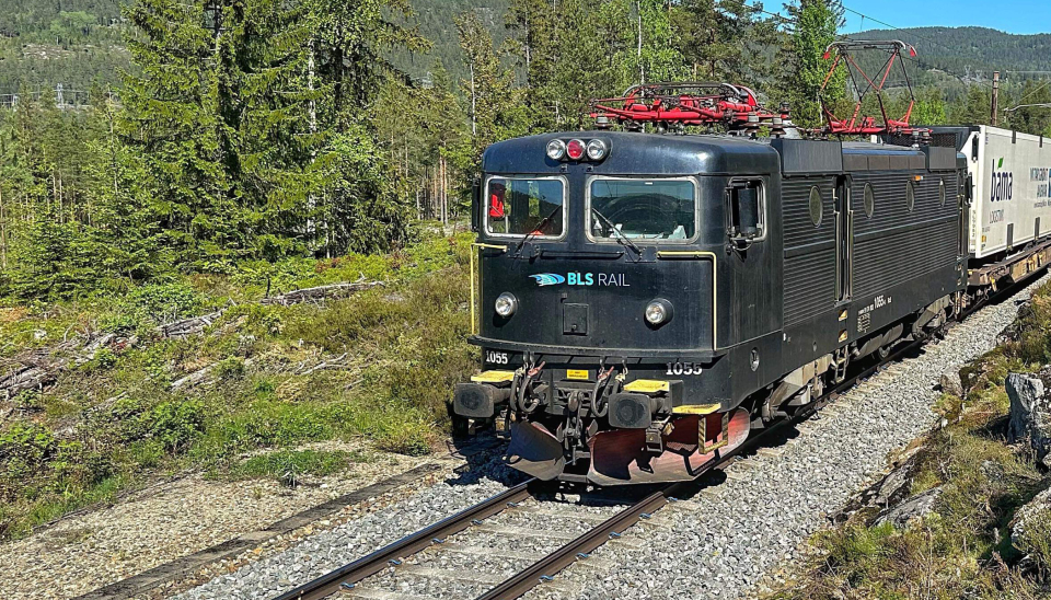 BLS Rail har kjørt kombitog i Norge siden i fjor, men gir nå opp å kjøre kombitog i Norge.