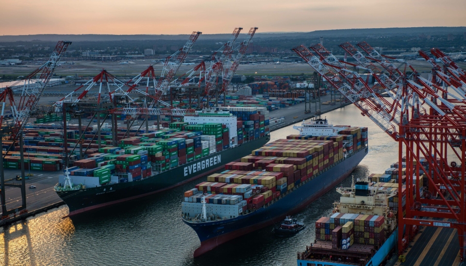 Hvordan tollsatsen vil påvirke verdenshandelen er uvisst. Her fra Newark containerhavn utenfor New York