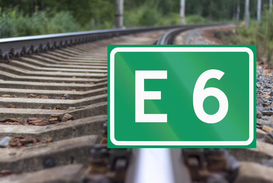 Raset i Levanger har brutt to av landets viktigste samferdselsårer, henholdsvis Nordlandsbanen og E6.