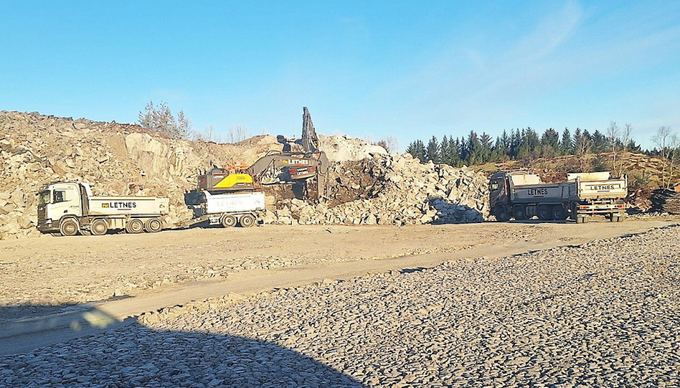 ENTREPRENØR: Maskinentreprenør for å bygge midlertidig E6 rundt rasstedet i Levanger er valgt av Statens vegvesen, og det har gått raskt. Illustrasjonsfoto hentet fra Facebook-siden til Letnes Entreprenør AS.