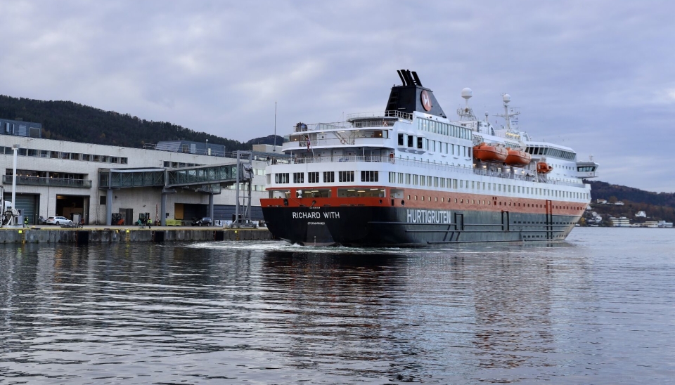 MS Richard With på vei ut fra Bergen.
