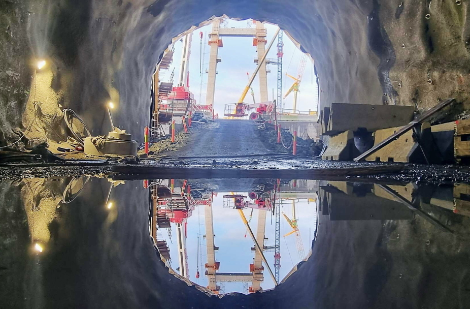 To år og 990 salver senere