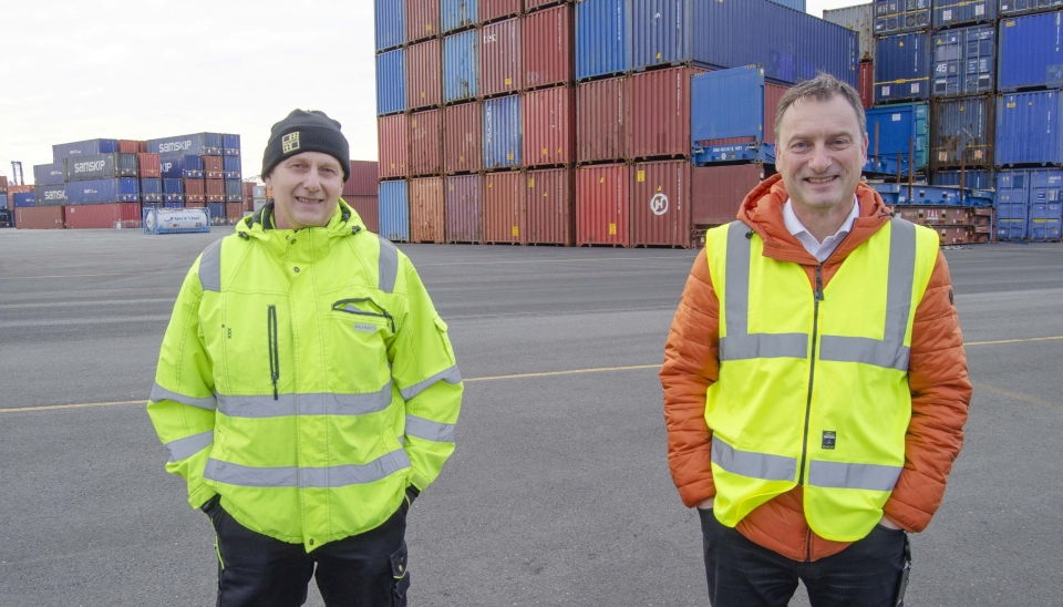 Formann Rino Eriksen (t.v.) og salgssjef Bjørn Waglen ser et stort potensial for miljøvennlig transport med container på båt.
