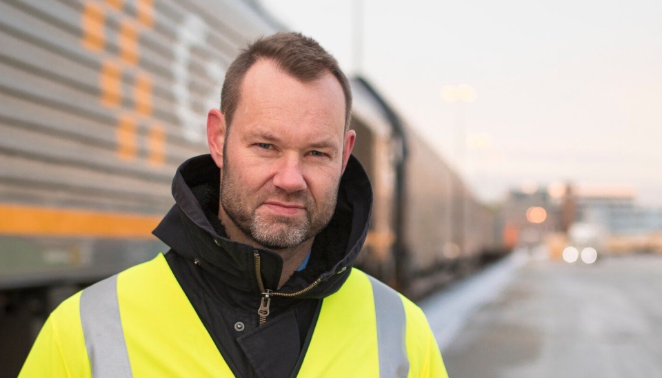 Erik Røhne går fra gods til persontrafikk.
