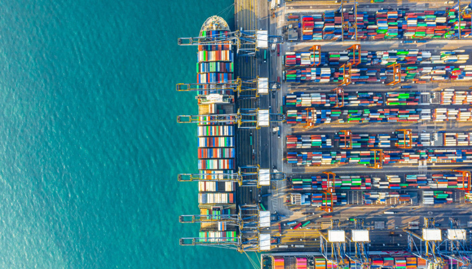 Containere er blitt mangelvare. Selv om det ikke ser slik ut her fra havna i Hongkong. CHUNYIP WONG