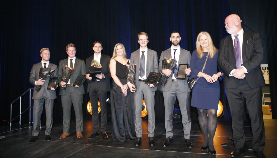 PostNords netthandelsekspert, Victoria Rummelhoff (midten) og økonomidirektør Stig Hågenstad (t.h.) delte ut årets studentpriser sammen med Eirill Bø fra BI. Foto: Per Dagfinn Wolden