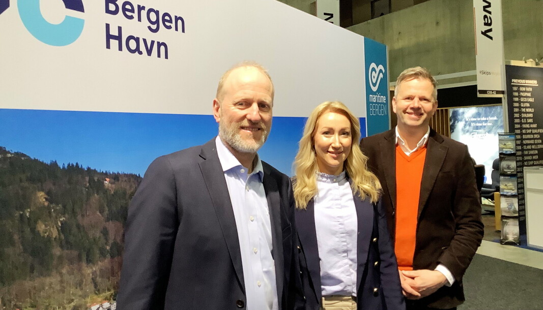 PARTNERE MER ENN KONKURRENTER: De store havnene på Norges vestkyst ønsker samarebid. Fra venstre: markedssjef i Bergen Havn Nils Møllerup (fra venstre), markedsårdgiver i Trondheim Havn, Ann Iren Holm Rise og forretningsutvikler i Stavangerregionen Havn Eivind Hornnes. PARTNERE MER ENN KONKURRENTER: De store havnene på Norges vestkyst ønsker samarebid. Fra venstre: markedssjef i Bergen Havn Nils Møllerup (fra venstre), markedsårdgiver i Trondheim Havn, Ann Iren Holm Rise og forretningsutvikler i Stavangerregionen Havn Eivind Hornnes.