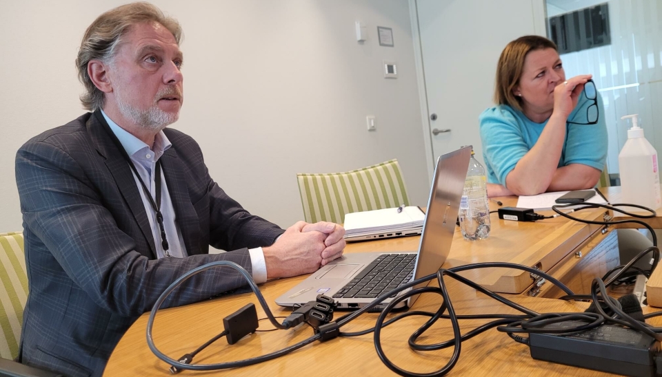 NHO Logistikk og Transports advokater, Thor Chr. Hansteen og Camilla Raastad under dagens logistikklunsj hvor temaet var åpenhetsloven. (Foto Silje Vhile Braaten)