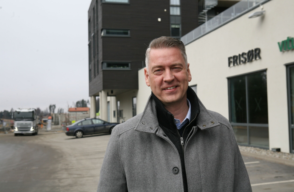 'Rektor' Alex Bråten ved Opti Logistikk har uteksaminert sine første logistikkoperatører. Foto: Per Dagfinn Wolden