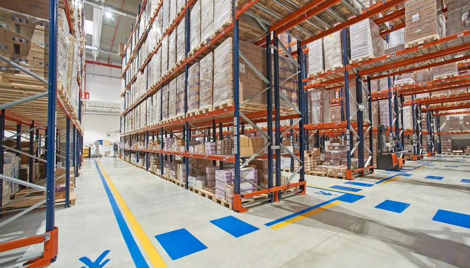 UPS er på jakt etter å styrke seg innen helselogistikk og har lagt inn bud på Bomi Group. Her fra et av Bomi Groups lagre i Italia.