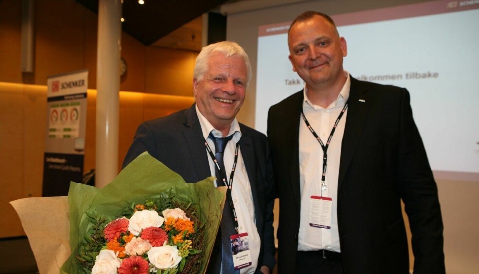 Einar Spurkeland (t.v.) sammen med Peter Stangeland, som henholdsvis tidligere kommunikasjonssjef og salgs- og markedsdirektør i Schenker AS. Foto: Per Dagfinn Wolden