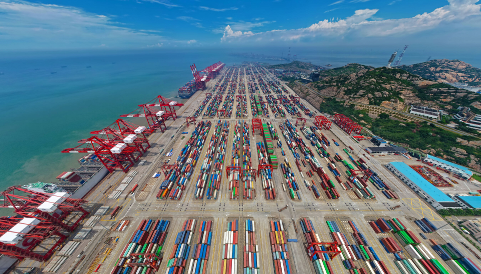 Shanghai International Port Group melder om rekordhøyt driftsresultat for første halvår for havnene i Shanghai, til tross for fallende godsvolum.