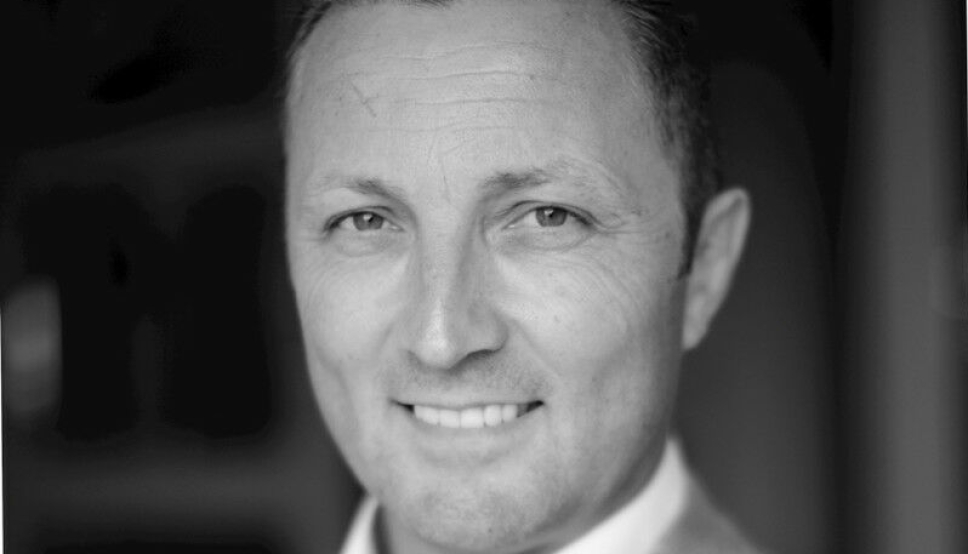 Paul Lorck-Olafsen seiler videre.