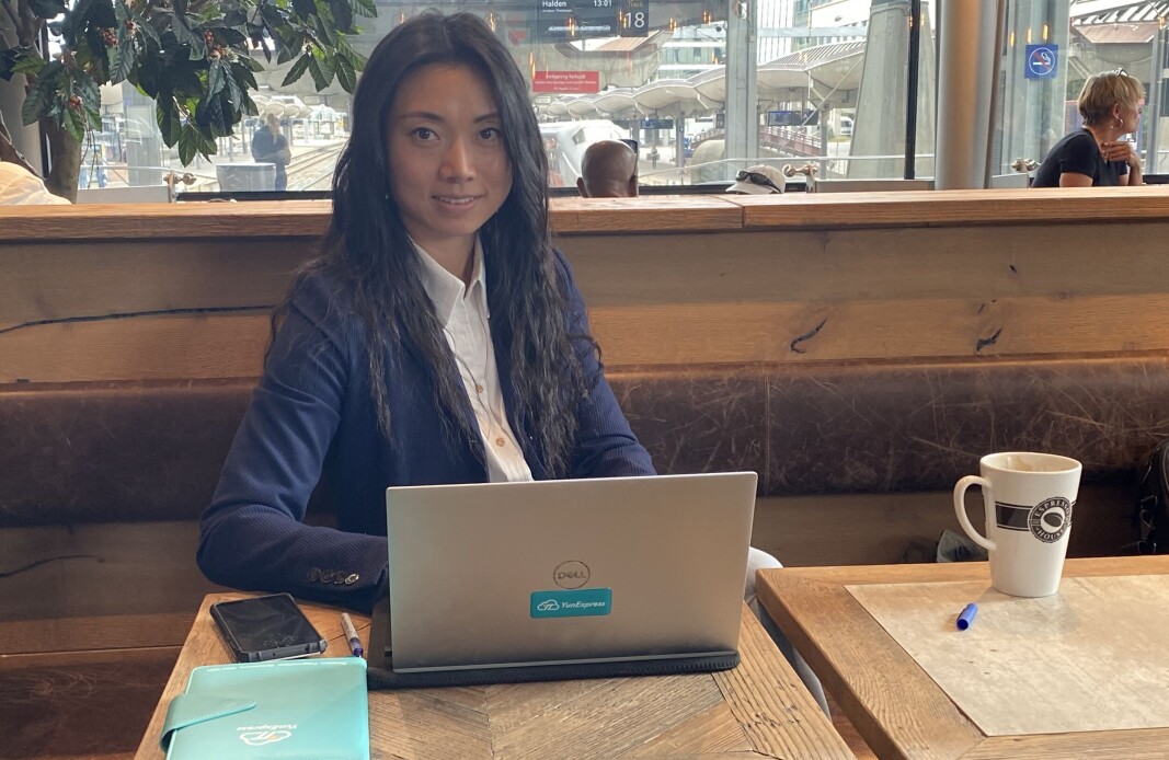 Logistikk Inside møtte Lu Liu på Oslo S torsdag denne uken. Hun leder den norske avdelingen til YunExpress, en av verdens ledende logistikkleverandører med sømløse transportløsninger for internasjonal netthandel. Foto: Per Dagfinn Wolden Logistikk Inside møtte Lu Liu på Oslo S torsdag denne uken. Hun leder den norske avdelingen til YunExpress, en av verdens ledende logistikkleverandører med sømløse transportløsninger for internasjonal netthandel. Foto: Per Dagfinn Wolden