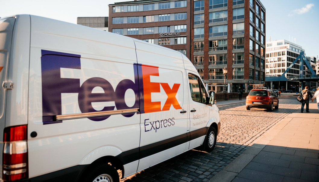 FedEx leverte dårligere enn ventet de siste tre månedene og har nedjustert resultatmålet fra juni.