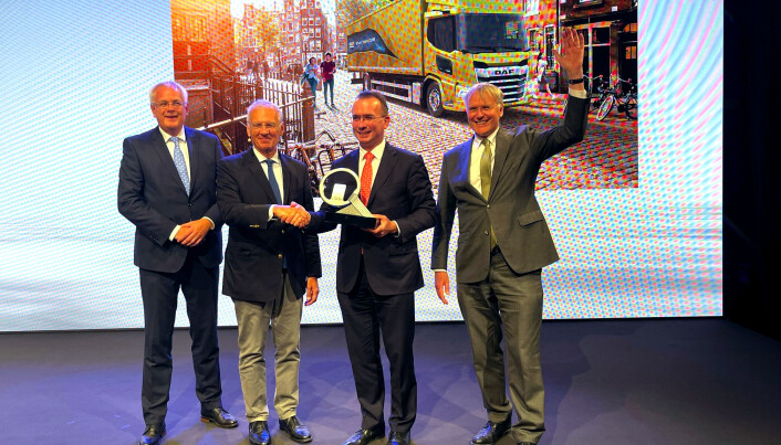 Fra venstre: Rob Appels (DAF Trucks N.V.), juryformann Gianenrico Griffini, Harald Seidel (DAF Trucks N.V.) og Richard Zink (DAF Trucks N.V.). Fra venstre: Rob Appels (DAF Trucks N.V.), juryformann Gianenrico Griffini, Harald Seidel (DAF Trucks N.V.) og Richard Zink (DAF Trucks N.V.).