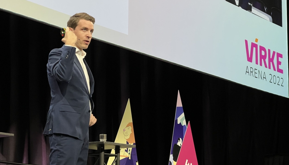 Sjefanalytiker Runar Wiksnes i Virke åpnet Virkes Handelskonferanse. Her oppfordret han tjenestenæringen til å ta lærdom av logistikkbransjen for å oppnå produktivitetsvekst.