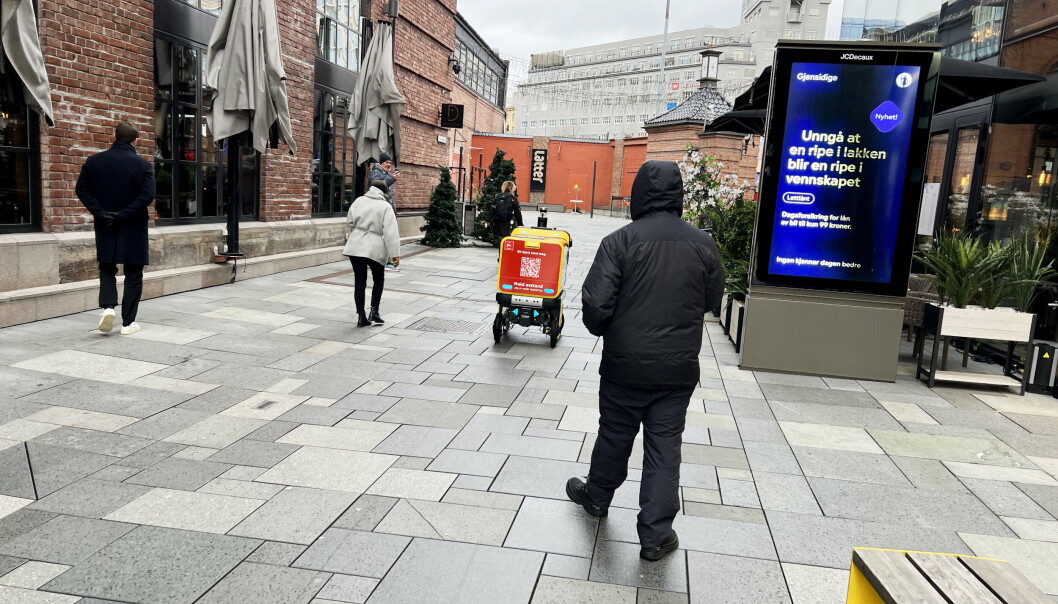 I begynnelsen av testen følger Ottonomys ingeniører bak roboten og kan fjernstyre roboten om det oppstår utfordringer roboten ikke klarer å løse selv. I begynnelsen av testen følger Ottonomys ingeniører bak roboten og kan fjernstyre roboten om det oppstår utfordringer roboten ikke klarer å løse selv.