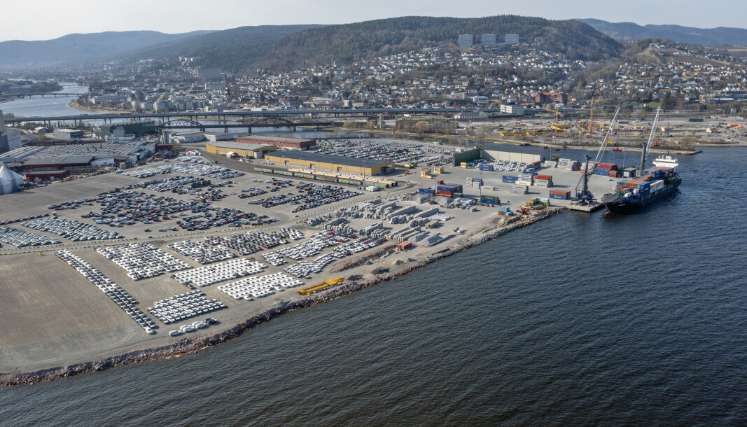 Drammen havn er Norges viktigste importhavn for biler. Her fotografert i 2021. Drammen havn er Norges viktigste importhavn for biler. Her fotografert i 2021.