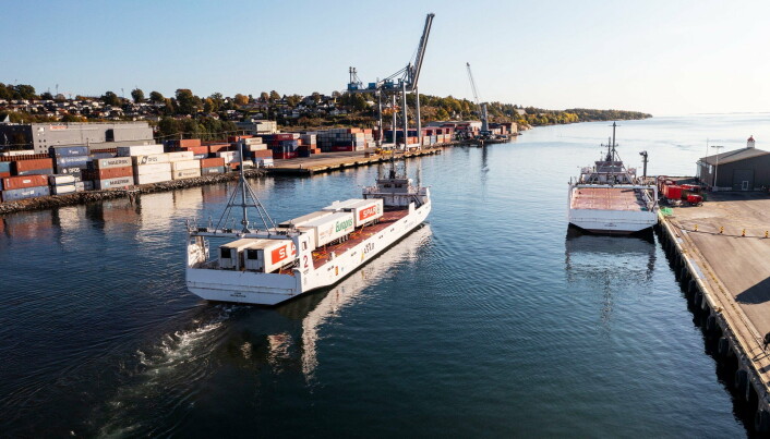ASKOs elektriske sjødrone «Therese» på vei ut fra Moss Havn med last. Bildet er fra jomfruturen 3. oktober. Foto: Moss Havn/WeMade. ASKOs elektriske sjødrone «Therese» på vei ut fra Moss Havn med last. Bildet er fra jomfruturen 3. oktober. Foto: Moss Havn/WeMade.