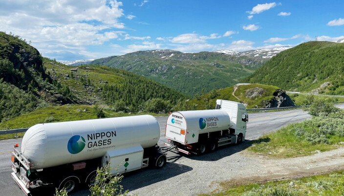 KUPERT: Tipp Transport kjører land og strand rundt, blant annet for Nippon Gases, og over fjellet er det viktig å ha så lavt forbruk som mulig, for å øke lønnsomheten. KUPERT: Tipp Transport kjører land og strand rundt, blant annet for Nippon Gases, og over fjellet er det viktig å ha så lavt forbruk som mulig, for å øke lønnsomheten.