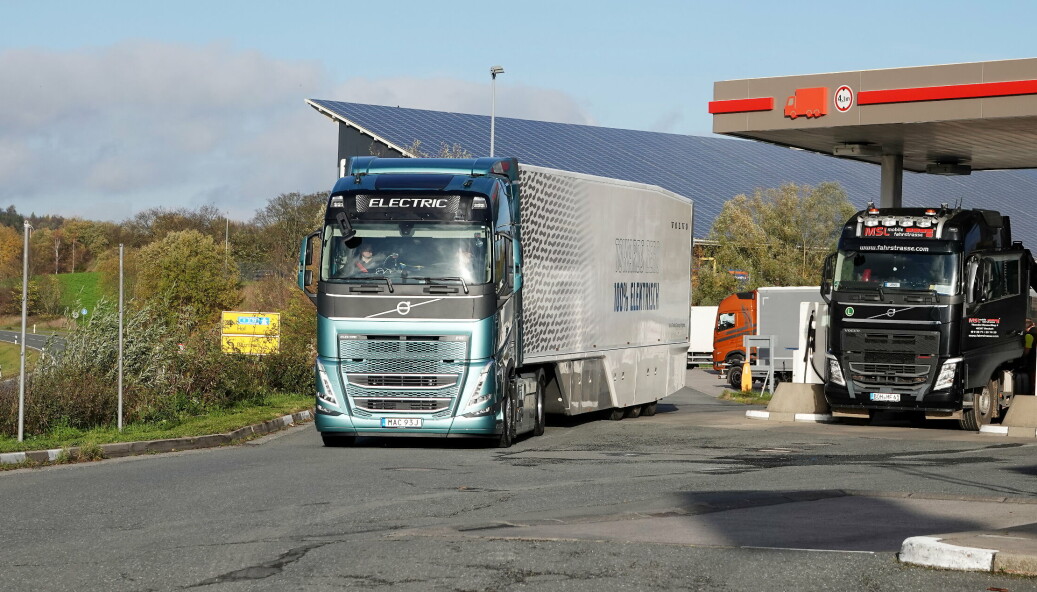 Volvo FH Electric med sine tre elektriske motorer på til sammen 490 kW (666 hk) ble testet på Volvo FH Electric med sine tre elektriske motorer på til sammen 490 kW (666 hk) ble testet på