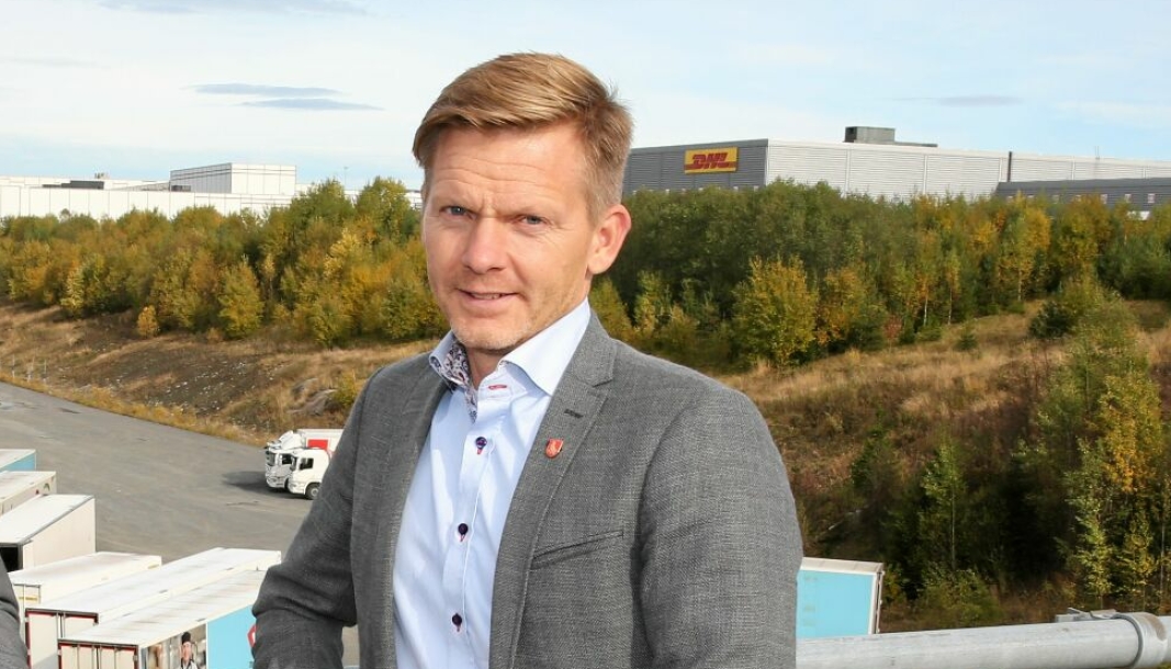 Høyres stortingsrepresentant Tage Pettersen, her fra tiden som ordfører i Moss, ønsker lengre vogntog på norske veier.