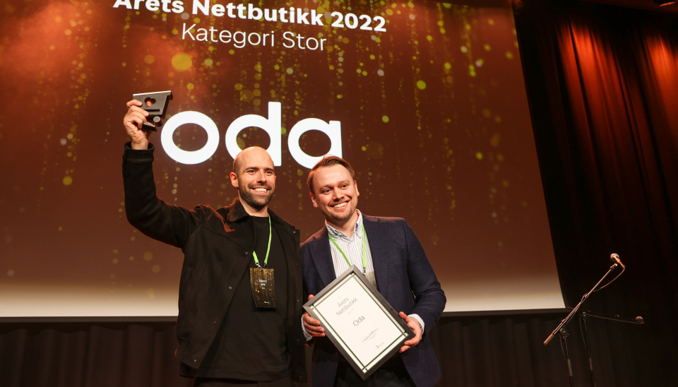 Oda ble kåret til årets nettbutikk i 'tungvektsklassen'. Håkon Wik (f.v.) og Stian Killingberg tok imot prisen onsdag kveld.