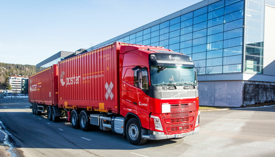 Søksmålet dreier seg om lastebilkjøp i perioden 1997 til 2011. Illustrasjonsbildet er av en ny Volvo på biogass som Posten kjøpte av Volvo i 2021.