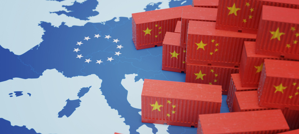 Spotprisene på Kina-frakten ramlet under 3000 dollar per TEUs