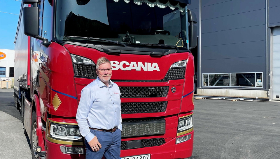 Ove Tepstad har overtatt rattet i den tradisjonsrike spesialtransportbedriften Royal Transport AS på Straume.