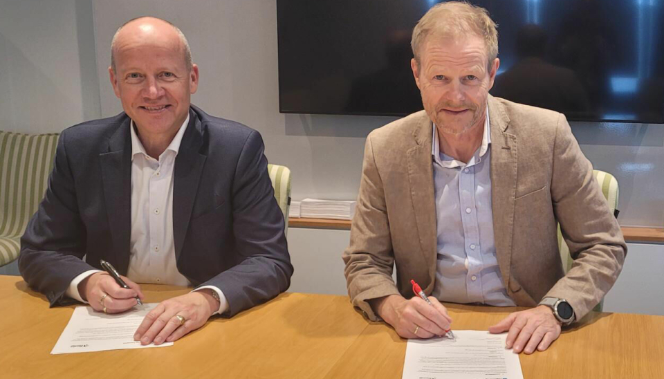 Norske Havner, ved styreleder Ingvar M. Mathisen (f.v.) og NHO Logistikk og Transport, ved adm. direktør Are Kjensli, undertegnet samarbeidsavtalen onsdag 14. juni.