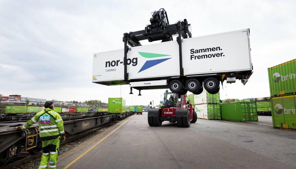 Illustrasjonsfoto av lasting på CargoNet-tog på Alnabru i 2021.