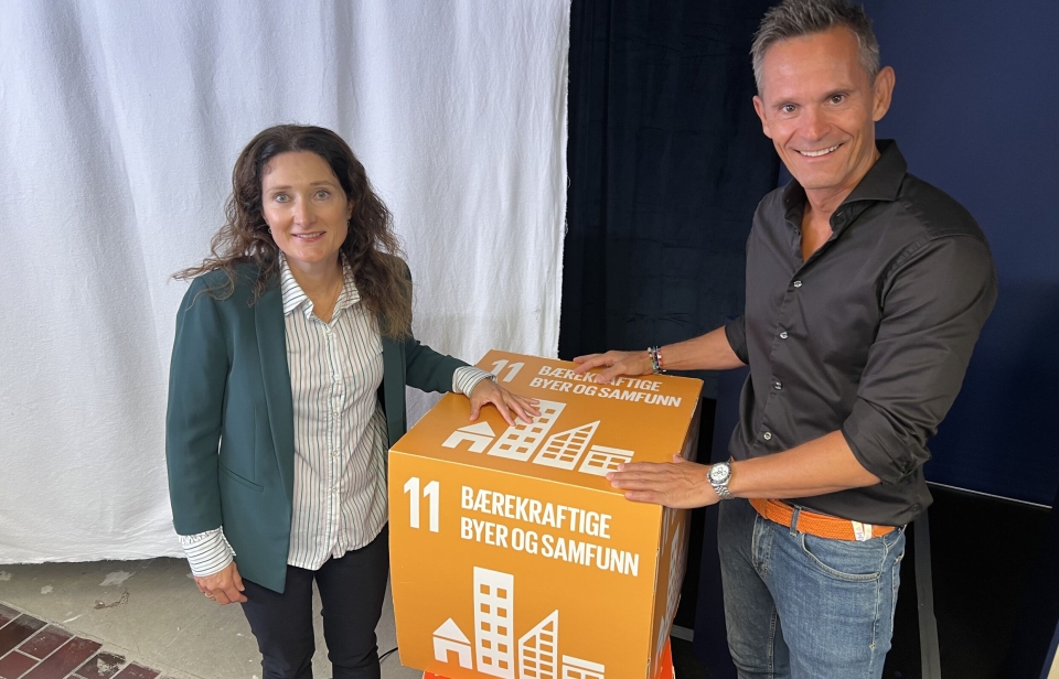 AutoStore-duoen Agnethe Brown Erland og Frode S. Robberstad, som er henholdsvis VP Sustainability og VP Sales EMEA utfordret på Arendalsuka byplanleggere, eiendomsutviklere, retailnæringen og arkitekter til å tenke nytt der arealer er et knapphetsgode.