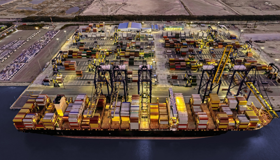 De globale forsyningskjedene får kjørt seg etter at de fleste store rederiene unngår Suezkanalen. Så langt har de fleste norske vareeiere løst utfordringene med lengre ledetid.