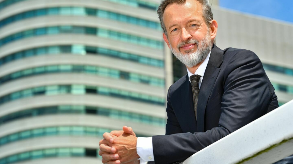 Boudewijn Siemons har gjort en god figur siden juli ifjor og har tiltrådt stillingen som CEO i Rotterdam Havn på permanent basis.