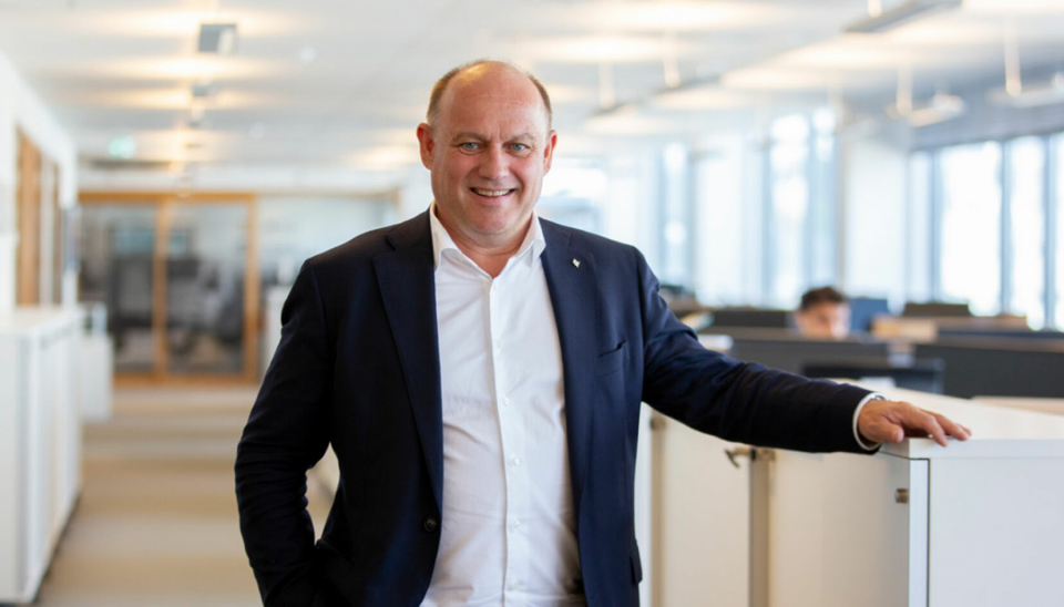 Andreas Enger, CEO i Höegh Autoliners, har god grunn til å smile etter nok et rekordkvartal. Det norske RoRo-rederiet nær doblet overskuddet i 2023 sammenlignet med 2022.