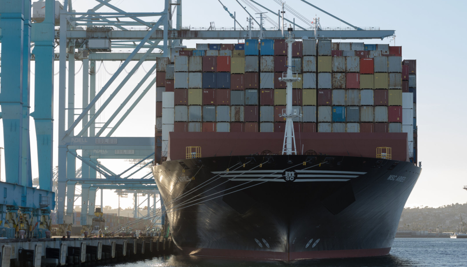 Det var dette skipet, MV Aries, som seiler på oppdrag for MSC som ble kapret av iranske myndigheter lørdag 13. april. Bildet over ble tatt i desember 2021 ved kai i San Pedro i California, USA.