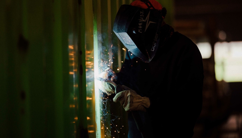 Innen containersektoren hvor det er rundt 65 millioner i bruk globalt, tilbyr Vedlike en løsning som både kan gi økonomiske og miljømessige fordeler ved at utstyret kan brukes lenger.