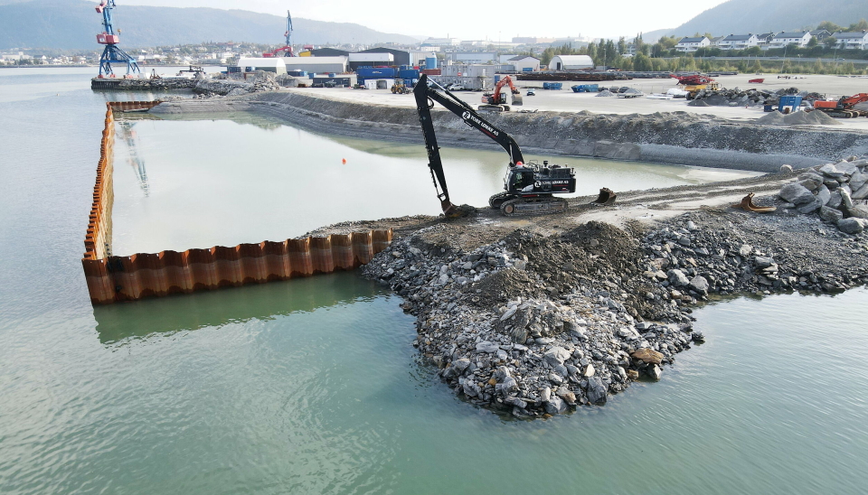 100.000 kubikkmeter: Vest Betong AS er i full gang og starter nå mudringsarbeidet ved Langneset.