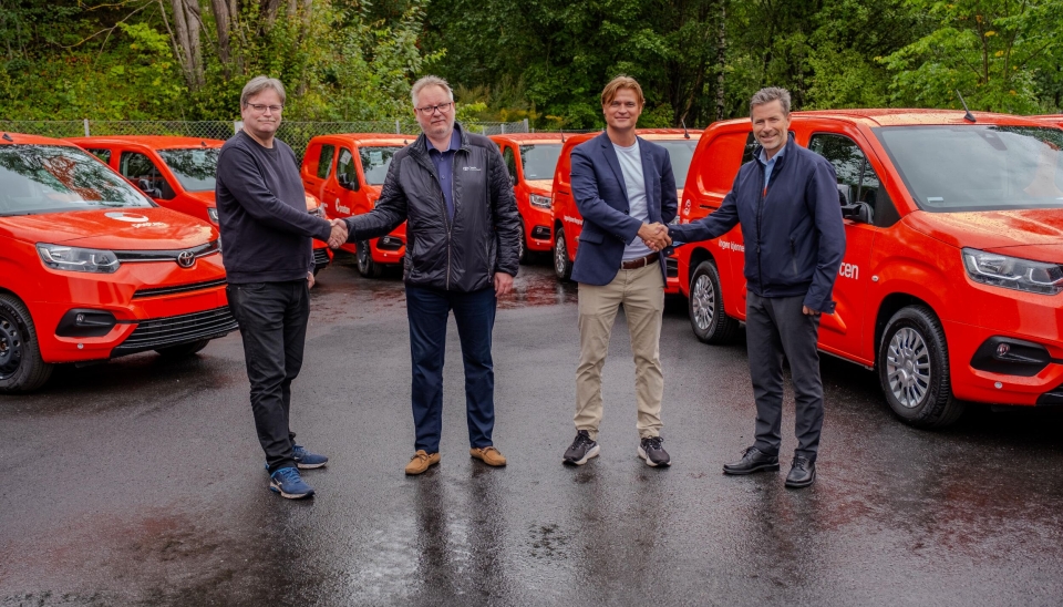 Fra venstre: Christian Mæhlen, seniorrådgiver i Posten Bring, Øyvind Tharaldsen, næringsansvarlig i Toyota Oslo, Christian Riisnes, næringsspesialist i Toyota Norge, Frode Skallerud, fagsjef for konserninnkjøp i Posten Bring