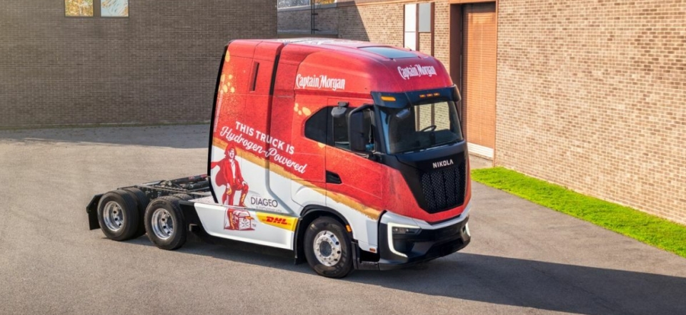 DHL Supply Chain i Illinois har denne høsten satt i drift to hydrogrendrevne lastebiler fra Nikola. En dråpe i havet naturligvis, men ett sted må man jo begynne.