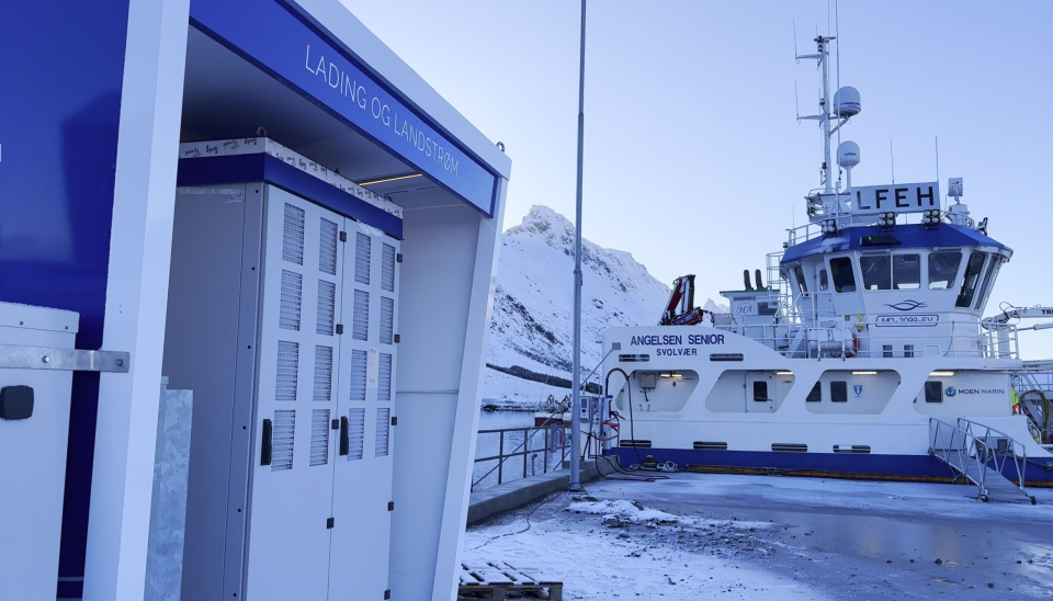 Fartøy ved Ramberg ladeanlegg. Anlegget var verdens første hurtigladeanlegg for fiskefartøy, og kan levere både lading og landstrøm.